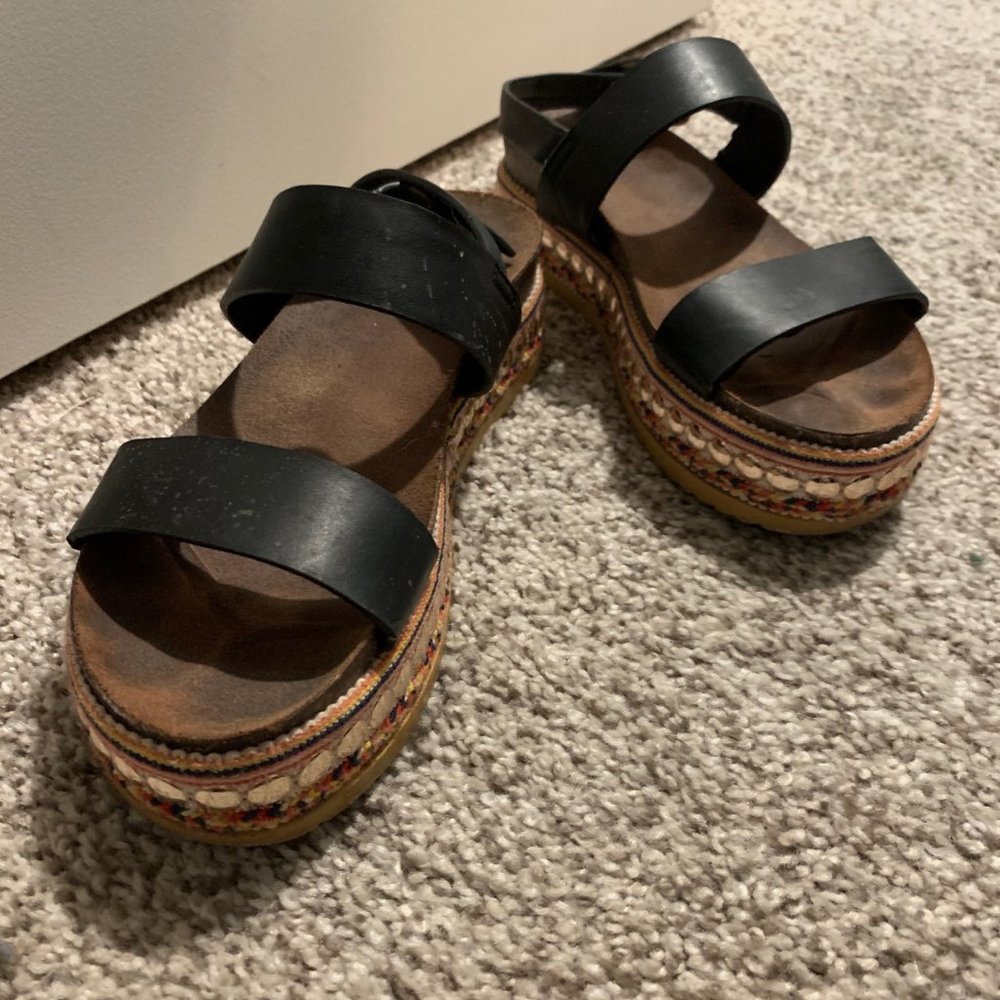 Embroidered Platform Sandals - Picture 3 of 6